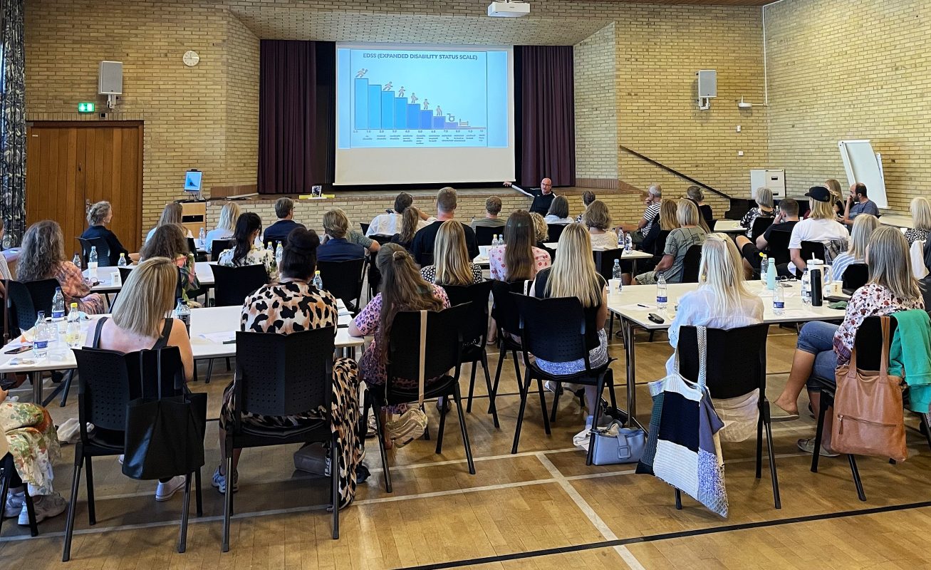 Audience attending a presentation about sclerosis